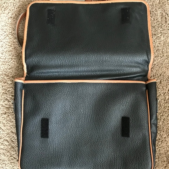 Geoffrey Beene Two-Tone Messenger  Briefcase Bag - Picture 4 of 8